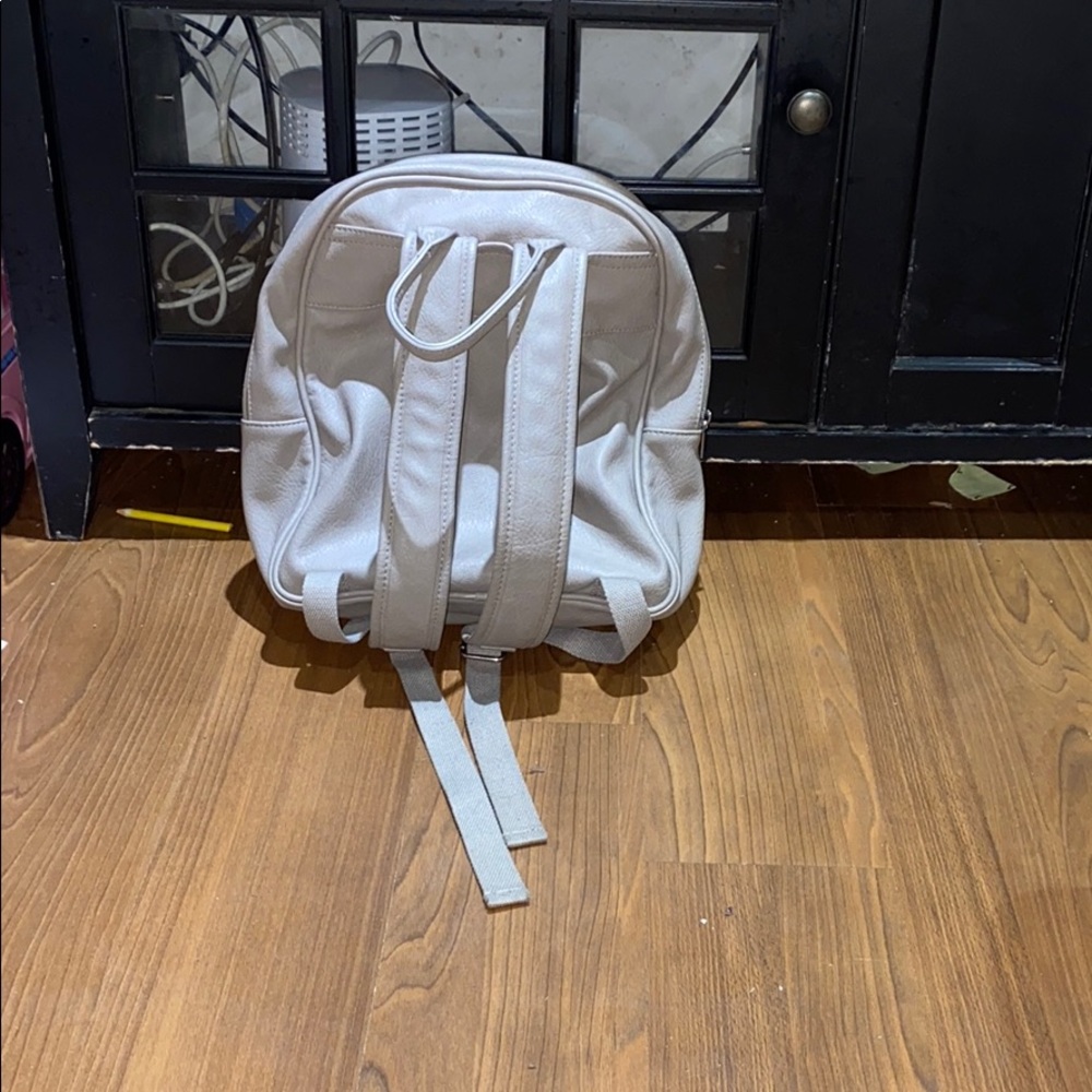 Backpack - Picture 2 of 6